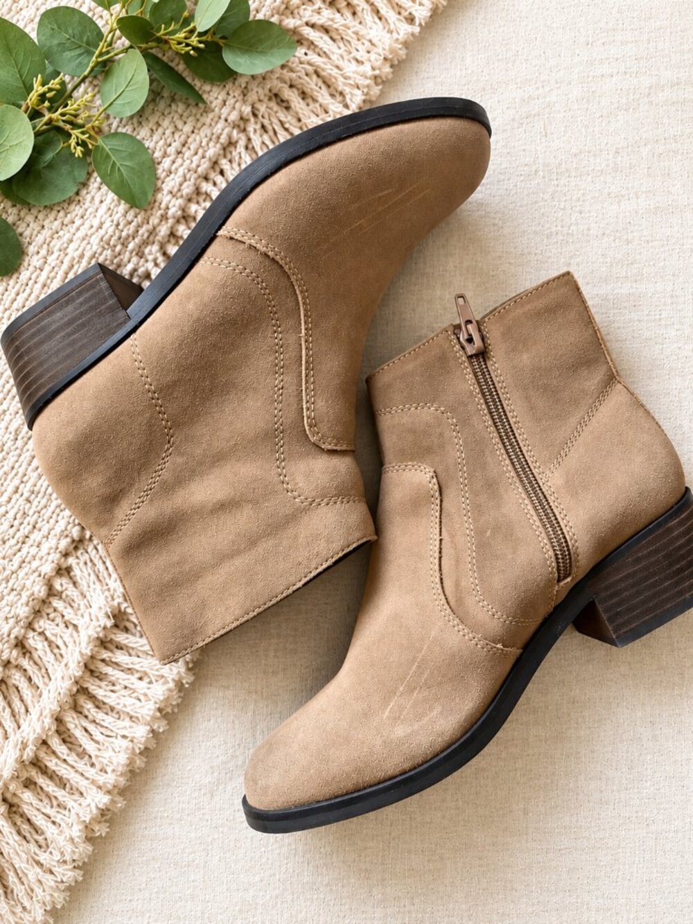 Gibson Latimer Beige Suede Leather Ankle Booties Size 7